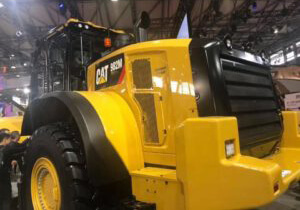 SMC發(fā)動機罩模具 SMC發(fā)動機罩模具